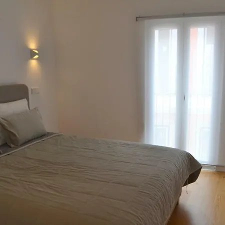 Tp Bombarda 5, Deluxe * リスボン