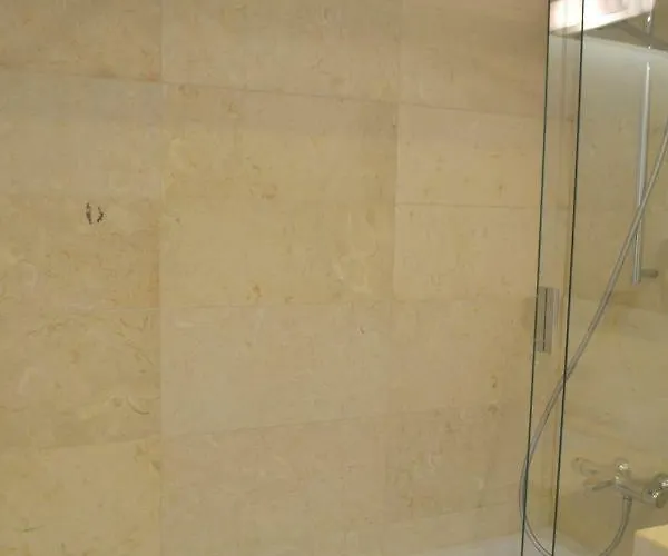 Tp Bombarda 5, Deluxe 아파트 리스본