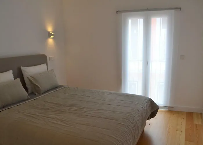 Tp Bombarda 5, Deluxe * Lisboa